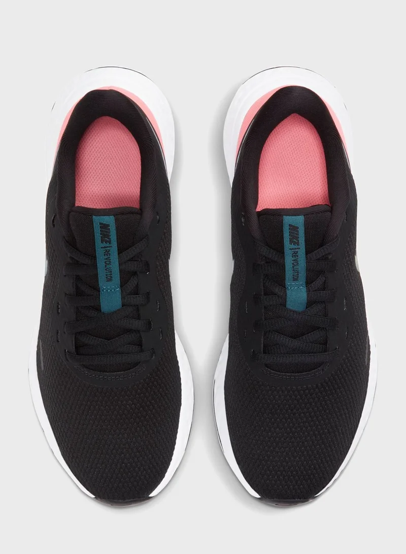Nike Revolution 5