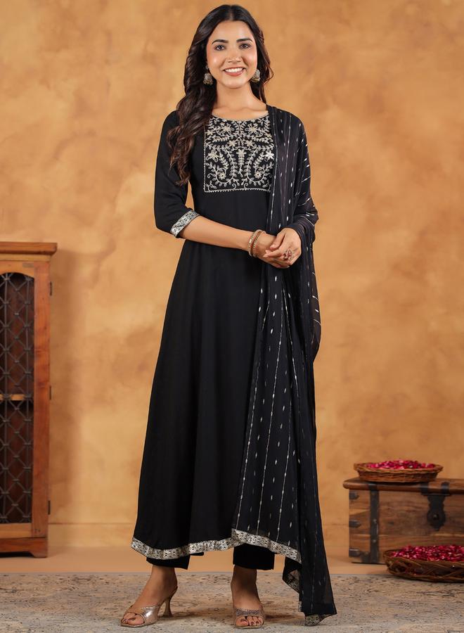 Janasya Embroidered Kurta and Trousers with Dupatta Set - Image 3