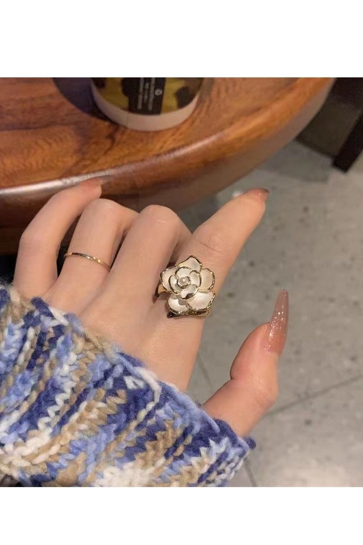 Innoshine طقم مجوهرات أنيق من لؤلؤ وزهرة الكاميليا مع قلادة وأقراط وخاتم للنساء الأنيقات - سلسلة قصيرة للشتاء، طقم مجوهرات رقيق للنساء مع قلادة لؤلؤ، وأقراط لؤلؤ أنيقة - Image 3