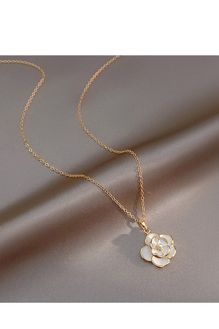 Innoshine طقم مجوهرات أنيق من لؤلؤ وزهرة الكاميليا مع قلادة وأقراط وخاتم للنساء الأنيقات - سلسلة قصيرة للشتاء، طقم مجوهرات رقيق للنساء مع قلادة لؤلؤ، وأقراط لؤلؤ أنيقة - Image 4