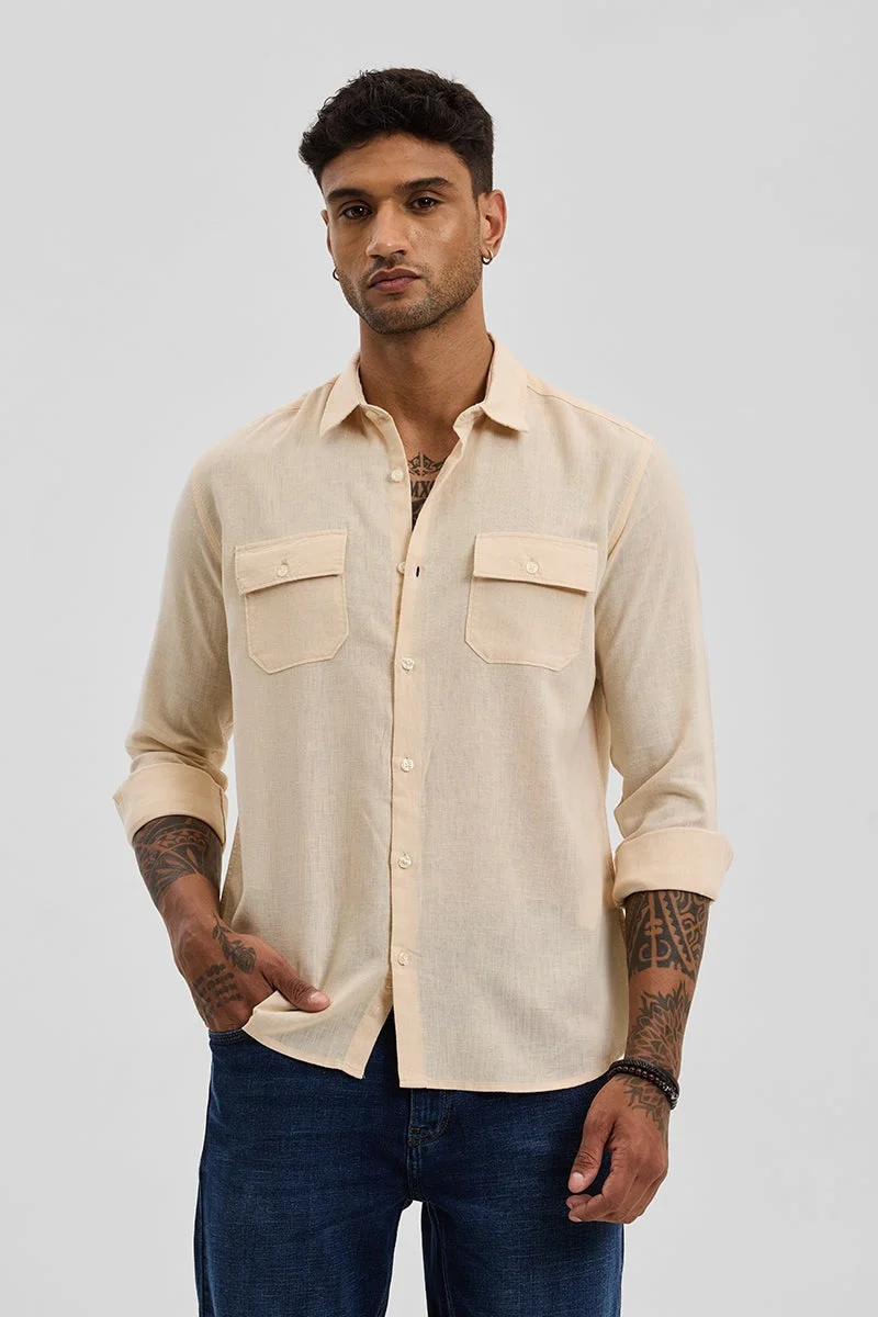 سنيتش قميص بيج بقصة عادية وجيبين