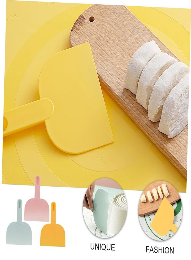 KICHOUSE Dough Scraper 3-Pack with Spoon Handle 6.49X4.72In Non-Stick Plastic Dough Cutter Kitchen Gadget for Baking Pizza Bread Cake Preparation - Image 4