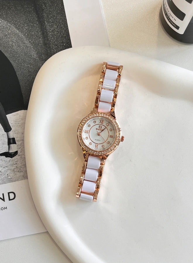 سينو ساعة نسائية مصنوعة من السيراميك، مرصعة بماسات وتحتوي على عداد كوارتز مقاوم للماء، ملونة بلون الذهبي الوردي والأبيض السيراميكي. - Image 2