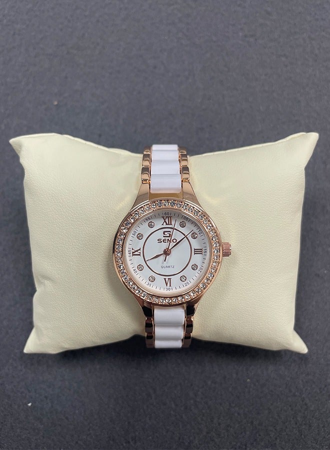 سينو ساعة نسائية مصنوعة من السيراميك، مرصعة بماسات وتحتوي على عداد كوارتز مقاوم للماء، ملونة بلون الذهبي الوردي والأبيض السيراميكي. - Image 1