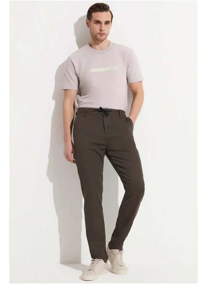 جون June Exclusive Men Regular Fit Textured Trouser Khaki