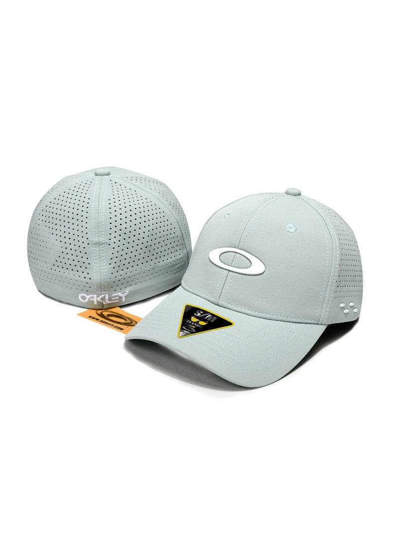 OAKLEY قبعة أوكلي رمادية فاتحة مثقوبة مع شعار "O" الأبيض الأيقوني وتهوية جانبية