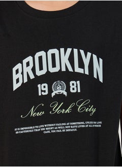Styli Slogan Print Round Neck T-Shirt and Shorts Set  - Image 3
