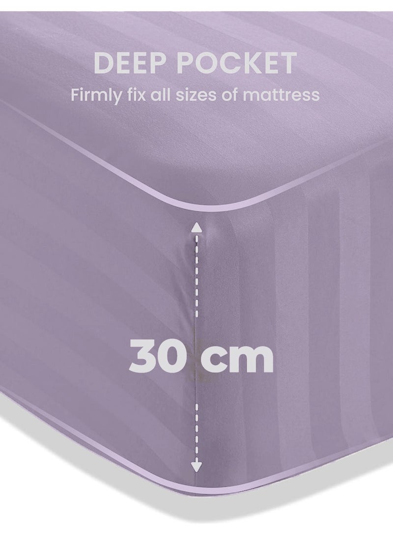 إي وورلد طقم فراش فاخر مكون من 4 قطع بتصميم مخطط باللون البنفسجي، يشمل 1 شرشف سرير عادي، 1 شرشف سرير مطاطي، و2 غطاء وسادة لراحة فاخرة مستوحاة من أجواء الفنادق، ومتوفر بأحجام كينج، كوين، وفردي. - Image 2