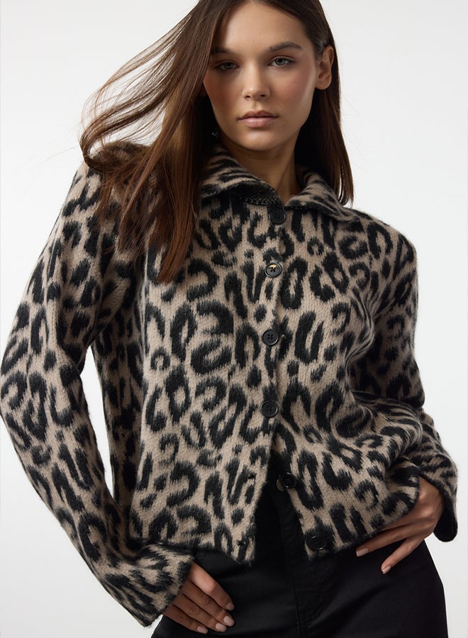 trendyol كارديجان صوف بولو برقعة نمط النمر البني - Image 1