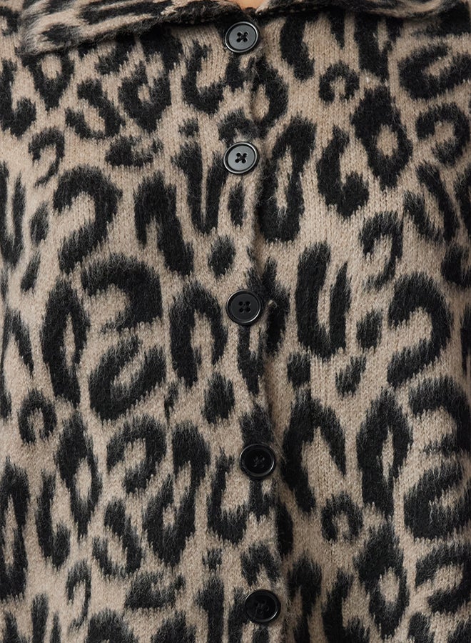 trendyol كارديجان صوف بولو برقعة نمط النمر البني - Image 3