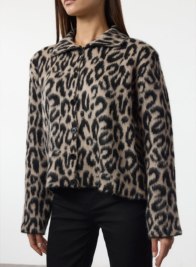 trendyol كارديجان صوف بولو برقعة نمط النمر البني - Image 4