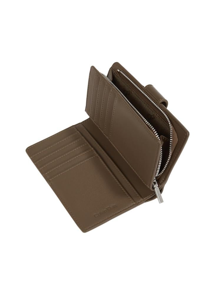 CALVIN KLEIN MEDIUM BIFOLD WALLET WITH HARDWARE SNAP  - Image 4