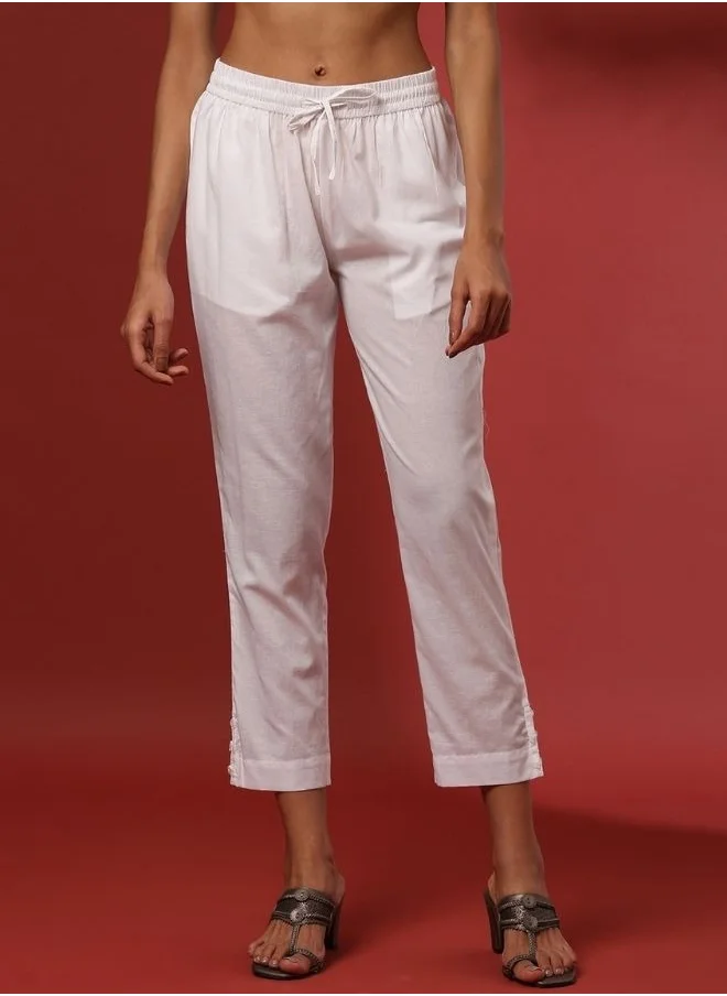 أبهشتي Regular straight pants with side buttons detail- white