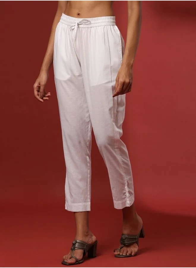 أبهشتي Regular straight pants with side buttons detail- white