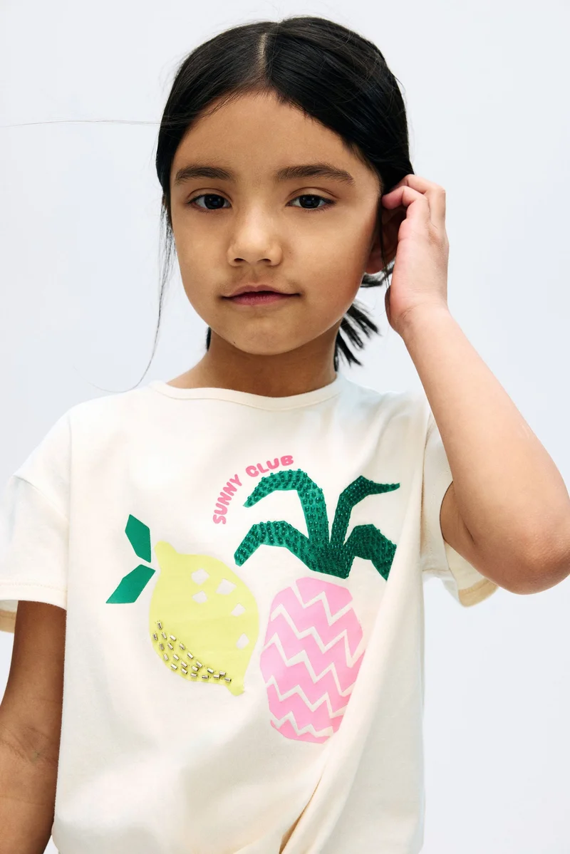 اتش اند ام بلوزة بتفاصيل حبات خرزية