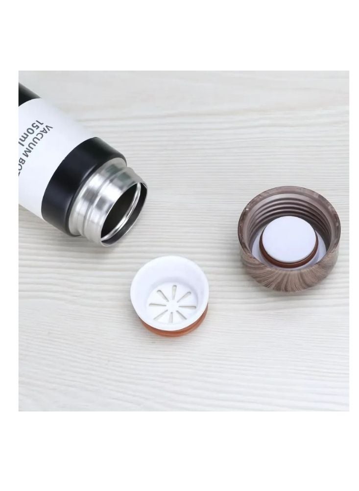 بريميم زجاجة معزولة بالفراغ باللون الوردي - Image 2