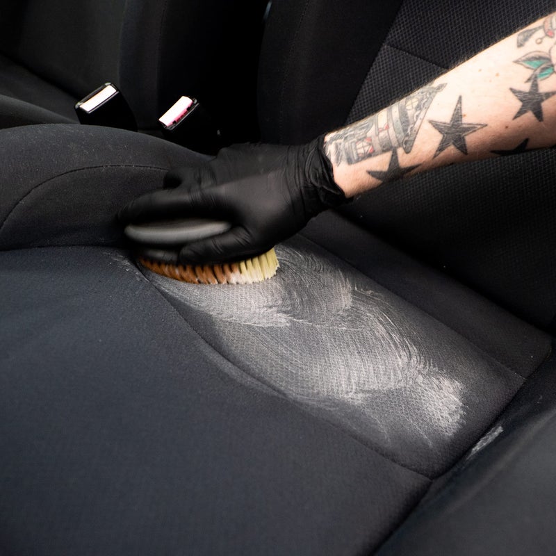 ميجواير Meguiar's X1000EU Car Cleaning Carpet & Interior Brush. Stiff yellow bristles for stubborn stains. Soft orange bristles for carpets, fabrics & plastics - Image 5