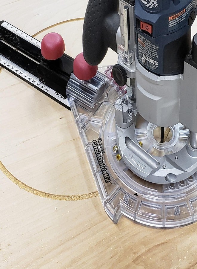 مايلكرافت قاعدة مايلزكرافت 6202 أومني - لوحة قاعدة عالمية لجهاز التوجيه مقاس 7 بوصات، أجنحة تثبيت قابلة للتعديل مع أي جهاز توجيه، تصميم شفاف يُحسّن الرؤية، تتضمن دبابيس تثبيت ومسامير تثبيت. تناسب بطانات كابل بورتر مقاس 1-3/16 بوصة. - Image 5