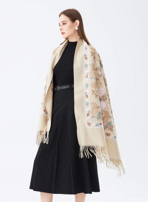 شال مطرّز بشراشيب