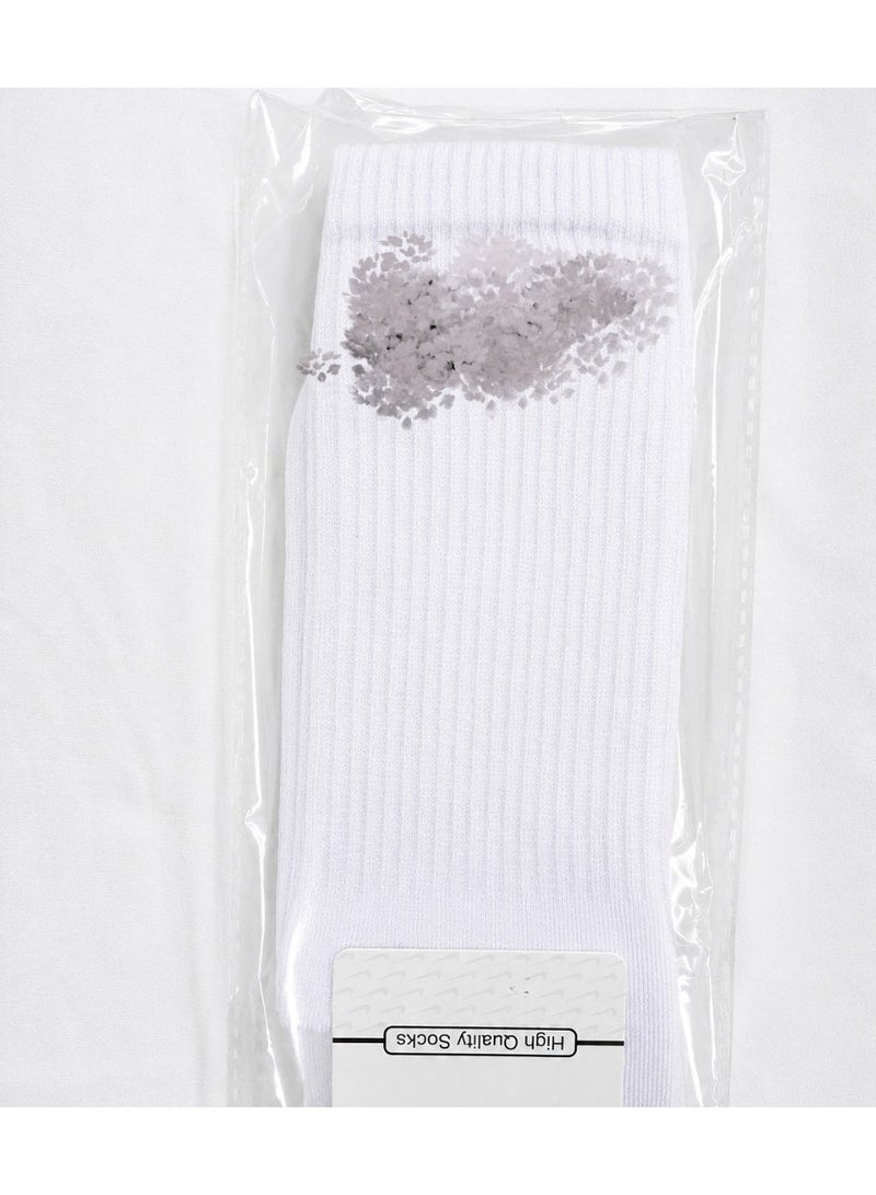 Unisex white long sports socks – comfortable material and casual everyday design