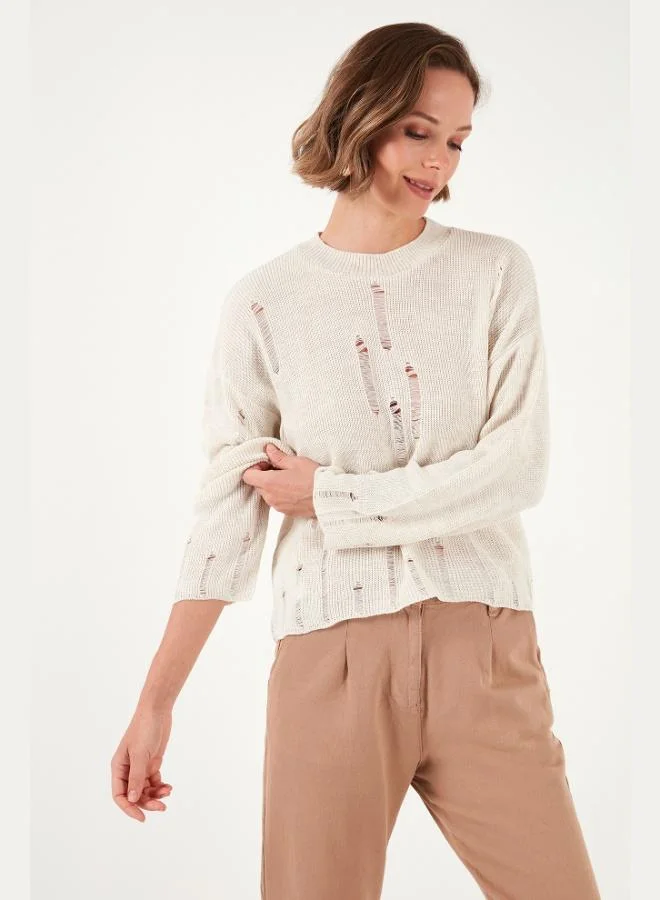 ليلا كنزة نسائية محبوكة بنقشة ممزقة بياقة دائرية من ليلا