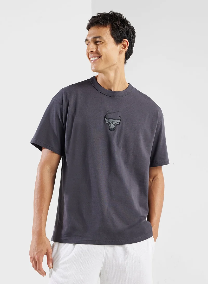 نايكي تيشيرت شيكاغو بولز كورتسايد بريميوم إسنشال