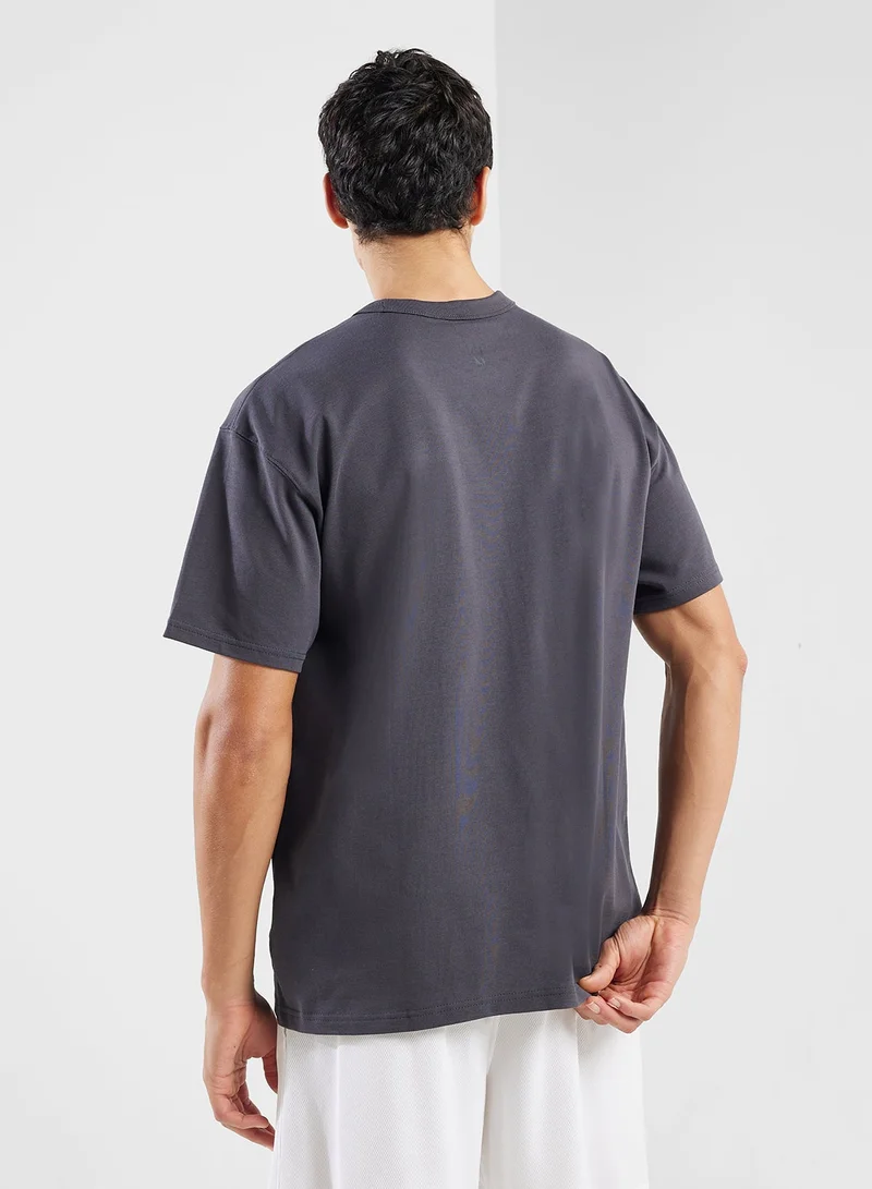 نايكي تيشيرت شيكاغو بولز كورتسايد بريميوم إسنشال