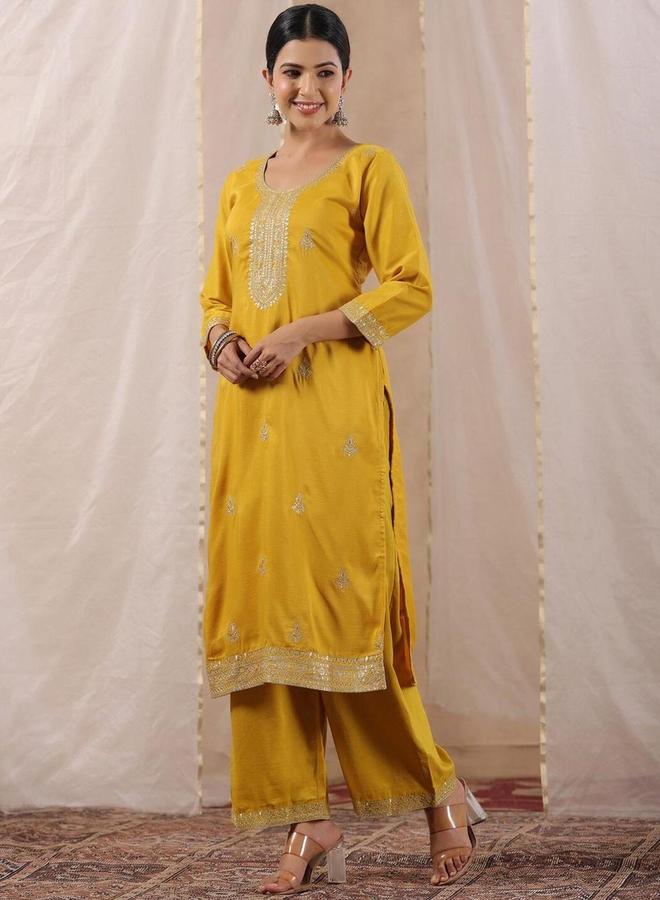 آي شين طقم كورتا وبنطال بخليط حرير بلون أصفر خردلي - Image 4