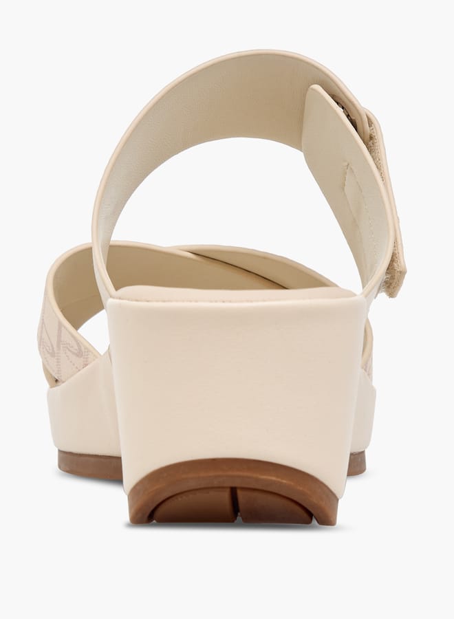 بابريكا صنادل نسائية بنعل ويدج بحزام متقاطع وطبعة شعار - Image 5