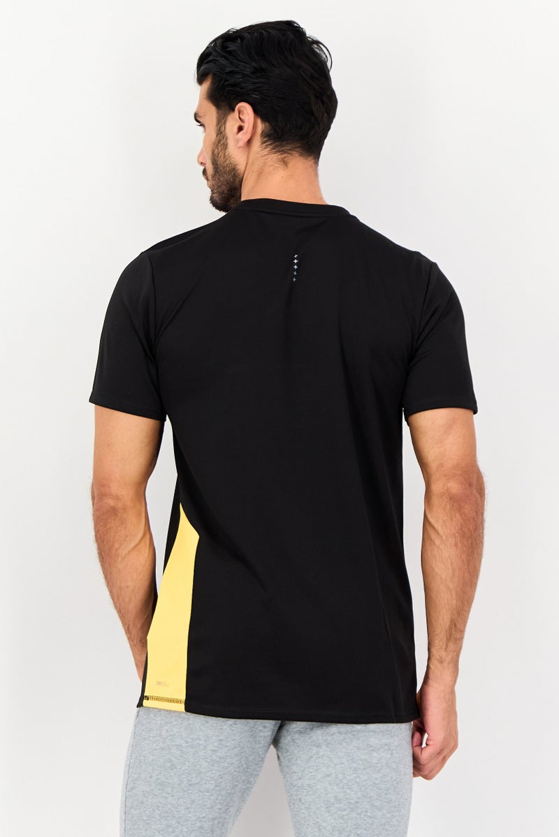 PUMA تي شيرت رياضي للرجال بأكمام قصيرة مناسب للجري، أسود - Image 3