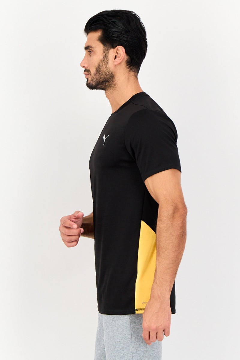 PUMA تي شيرت رياضي للرجال بأكمام قصيرة مناسب للجري، أسود - Image 2