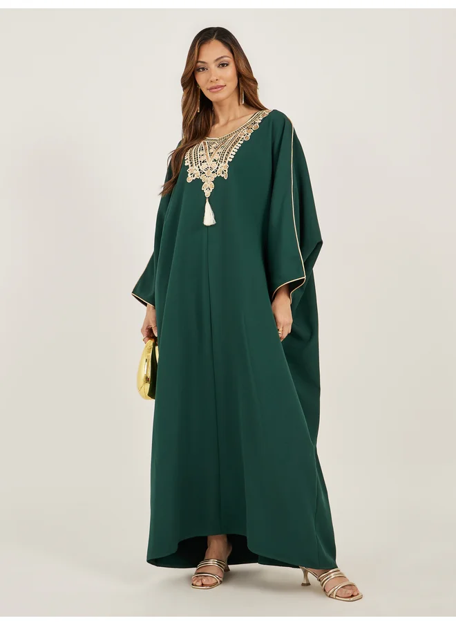 Amirah Amirah Lace Detail Round Neck Kaftan