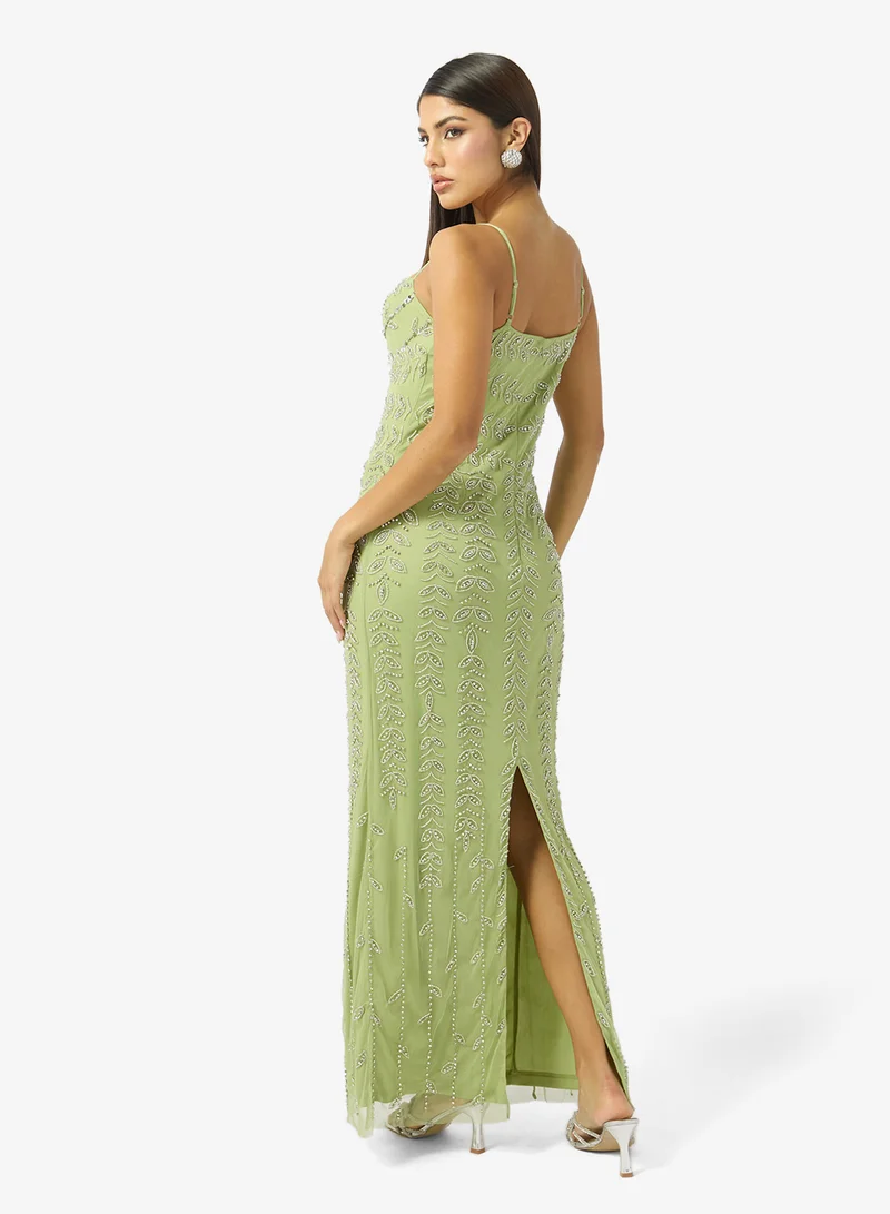 نمشي x فستان سهرة مزين بالخرز بفتحة صدر عميقة