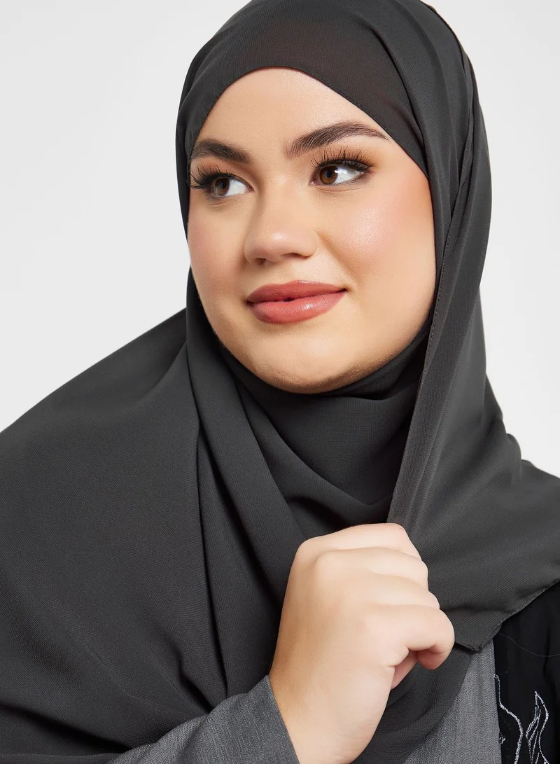 هيا كلوزيت كيرف عباية مزينة بتطريز