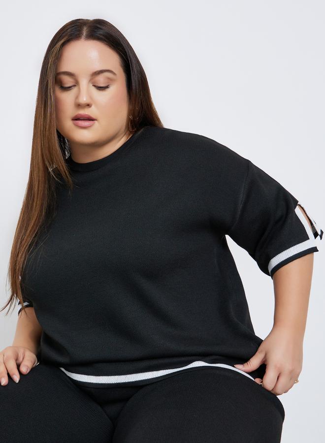 ستايلي بلوزة محبوكة واسعة بتفاصيل متباينة وكتف منخفض - Image 1