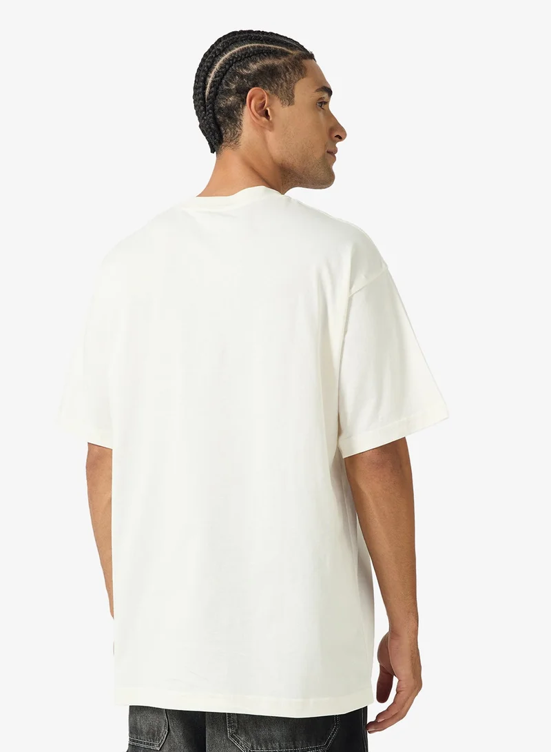 فانز تيشيرت فضفاض إنها مجرد أحذية