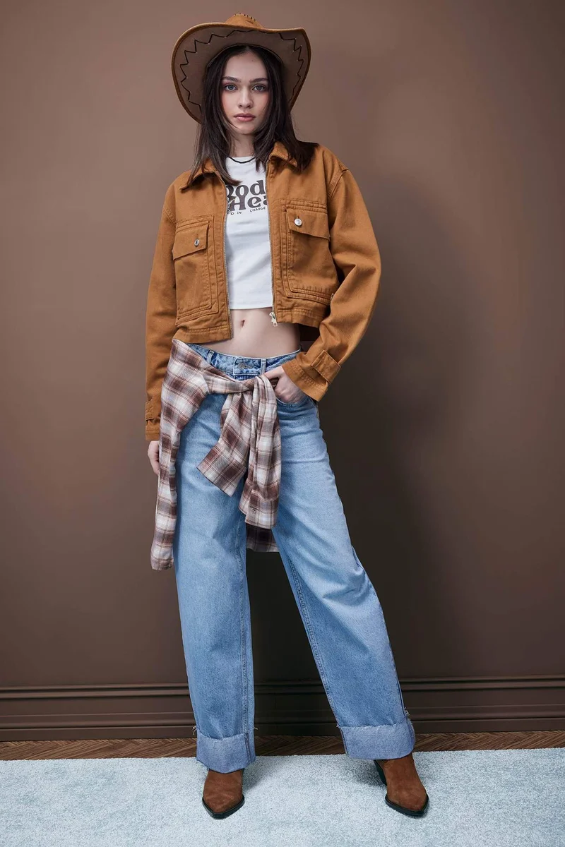 ديفاكتو Crop Stand Collar Zippered Pocketed Gabardine Jacket