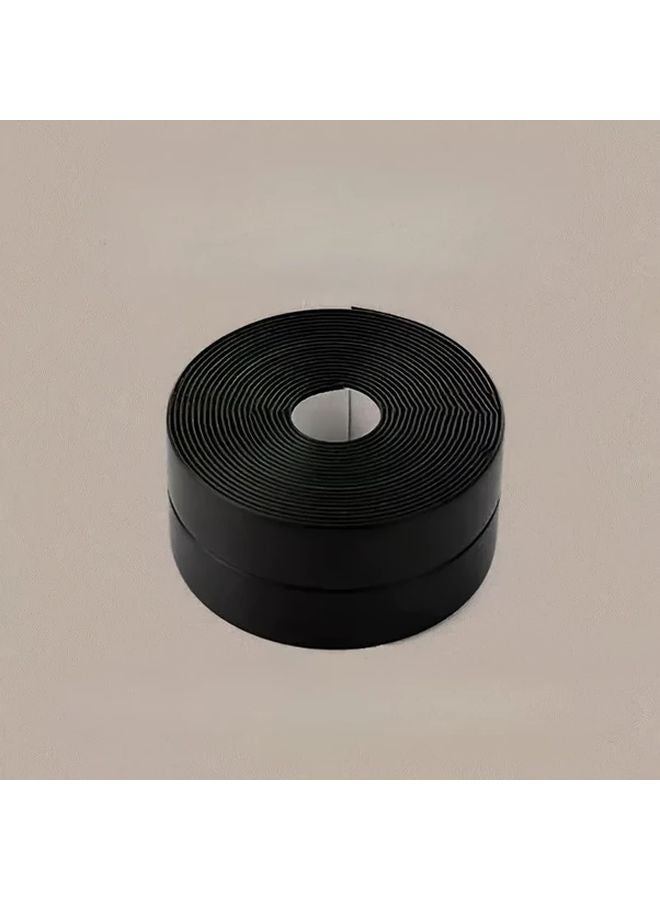 شريط لاصق من البولي فينيل كلوريد الأسود ذاتي اللصق 1.5 × 125.98 بوصة لحماية فجوات حواف الحمام ومطبخ وحوض الغسيل وطاولة العمل والدش - Image 1