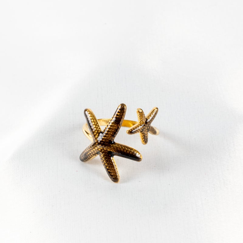 ذا بلاك بيرل اكسسوريز خاتم أستانليس ستيل ذهبي × أسود شكل نجمة البحر فري سايز - Image 2