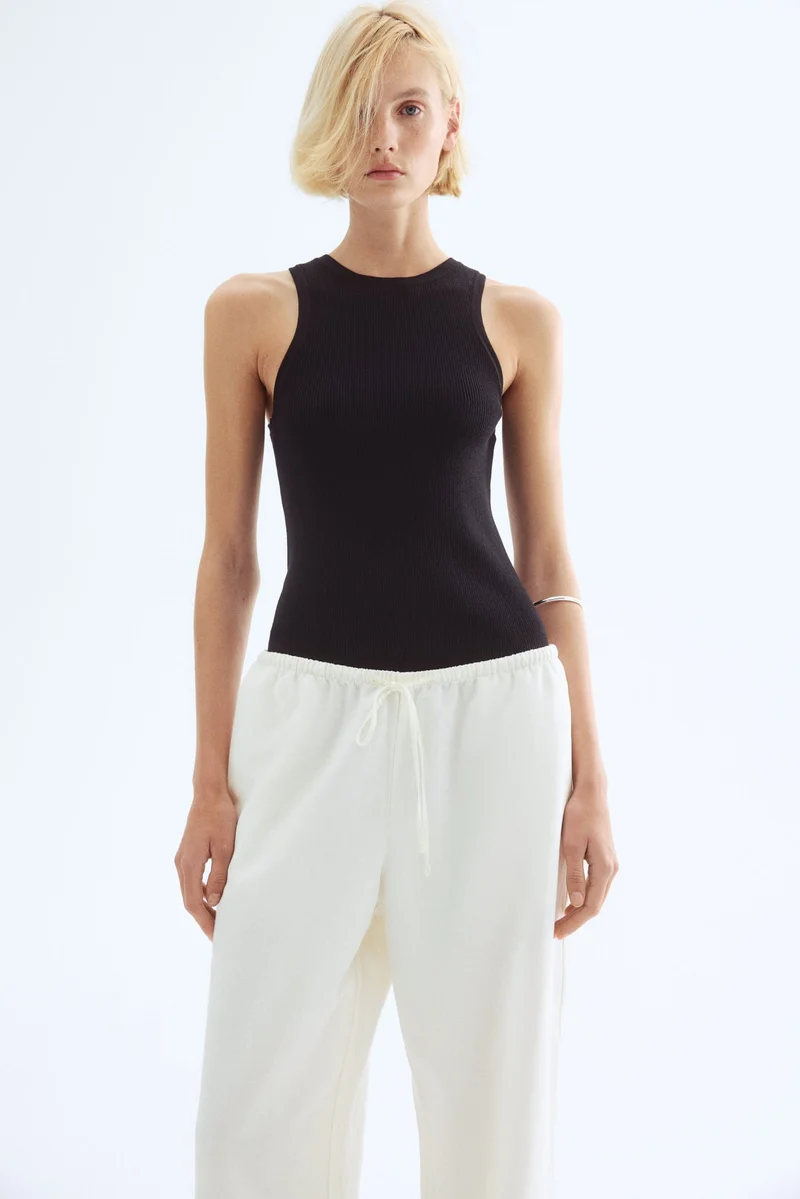 اتش اند ام بنطلون مستقيم الساق من مزيج الكتان