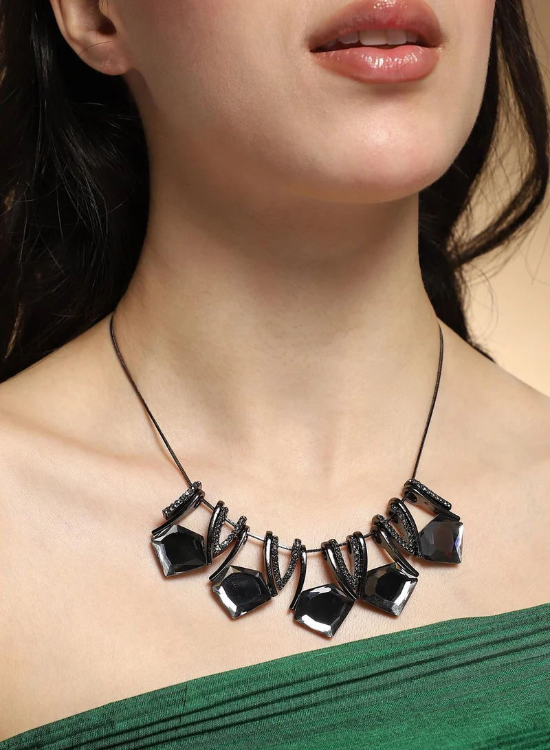 سوهي عقد نسائي بحجر اصطناعي بلون رمادي داكن بإبزيم مخلبي