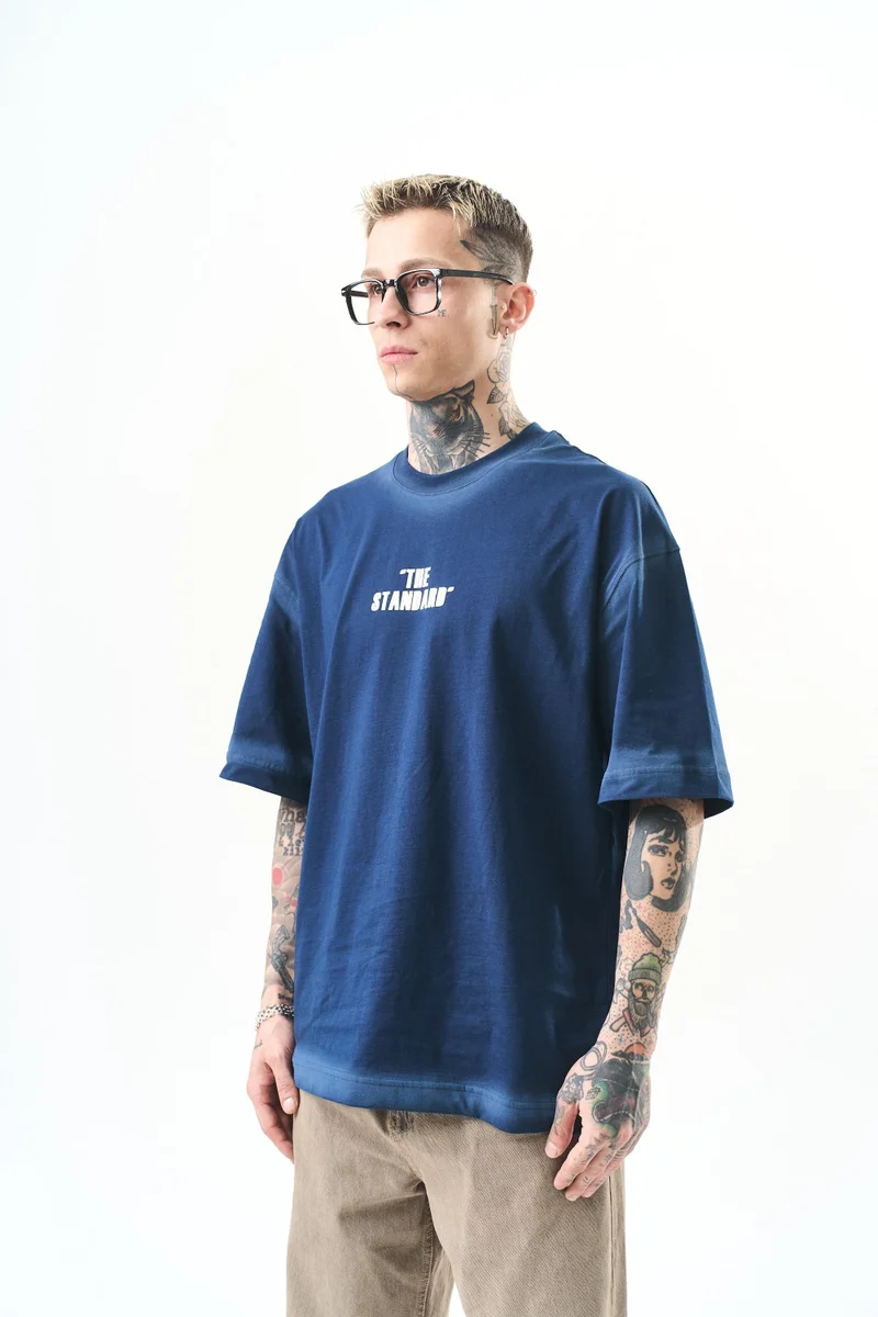 ريسباير تي شيرت رجالي مقاس كبير (Oversize) بطبعة "The Standard"، نيلي