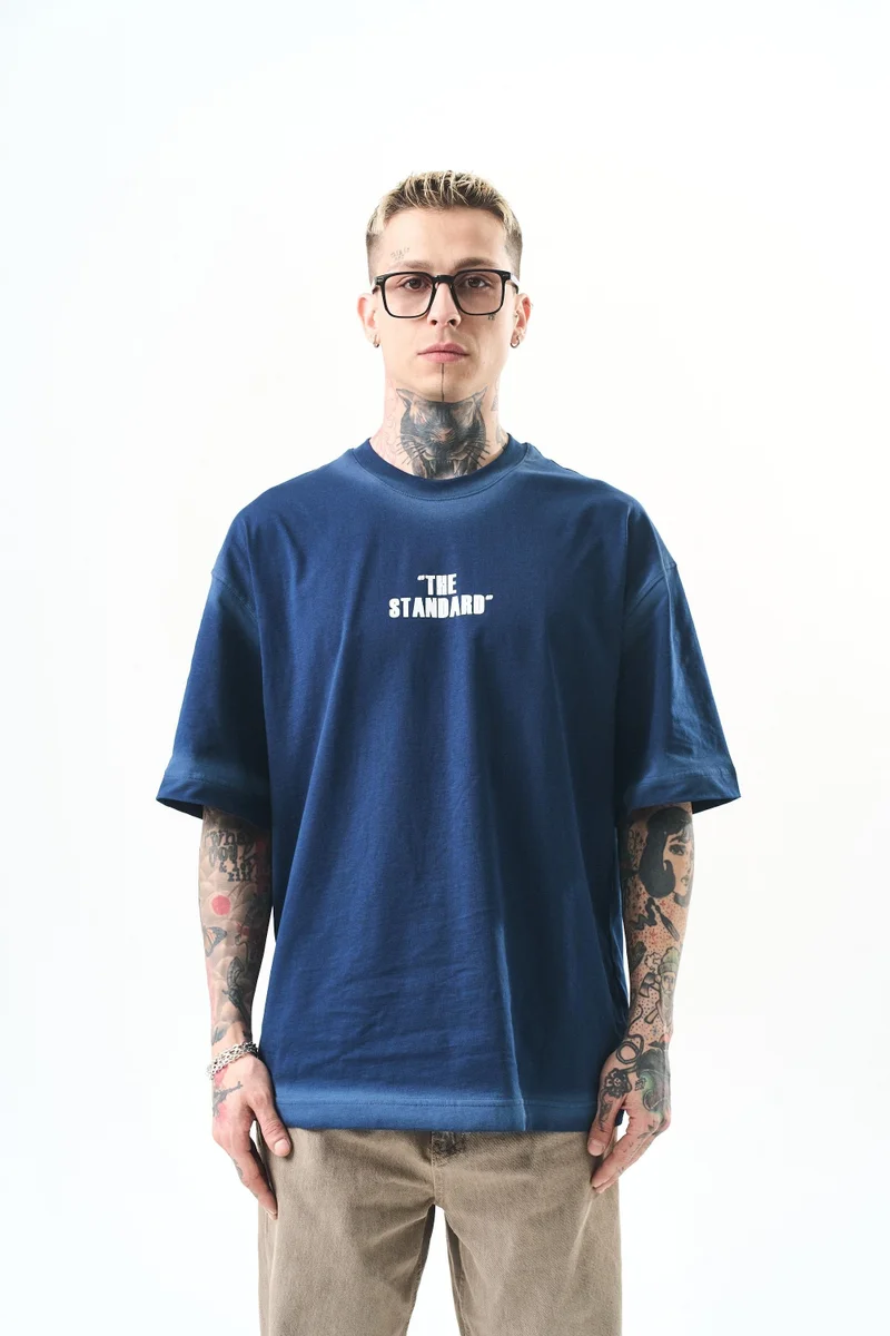 ريسباير تي شيرت رجالي مقاس كبير (Oversize) بطبعة "The Standard"، نيلي