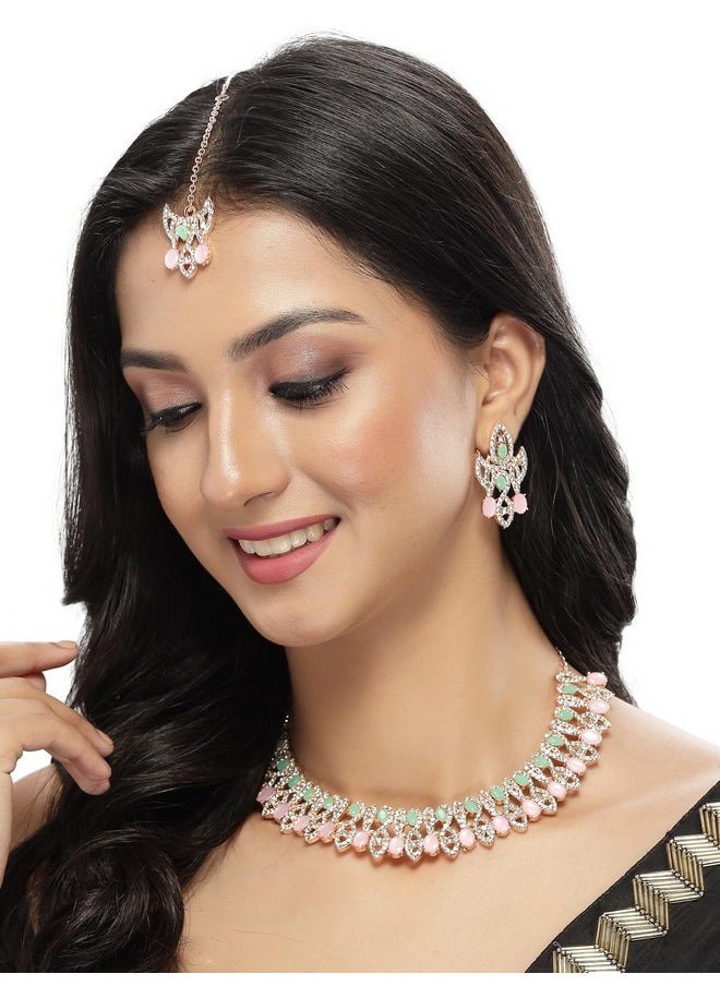 سوكهي - طقم قلادة على شكل عظمة الترقوة من Sukkhi Admirable Fashionable AD Mint Green Stones مع قرط وMaangtika | طقم مجوهرات للنساء (NS105672) - Image 1