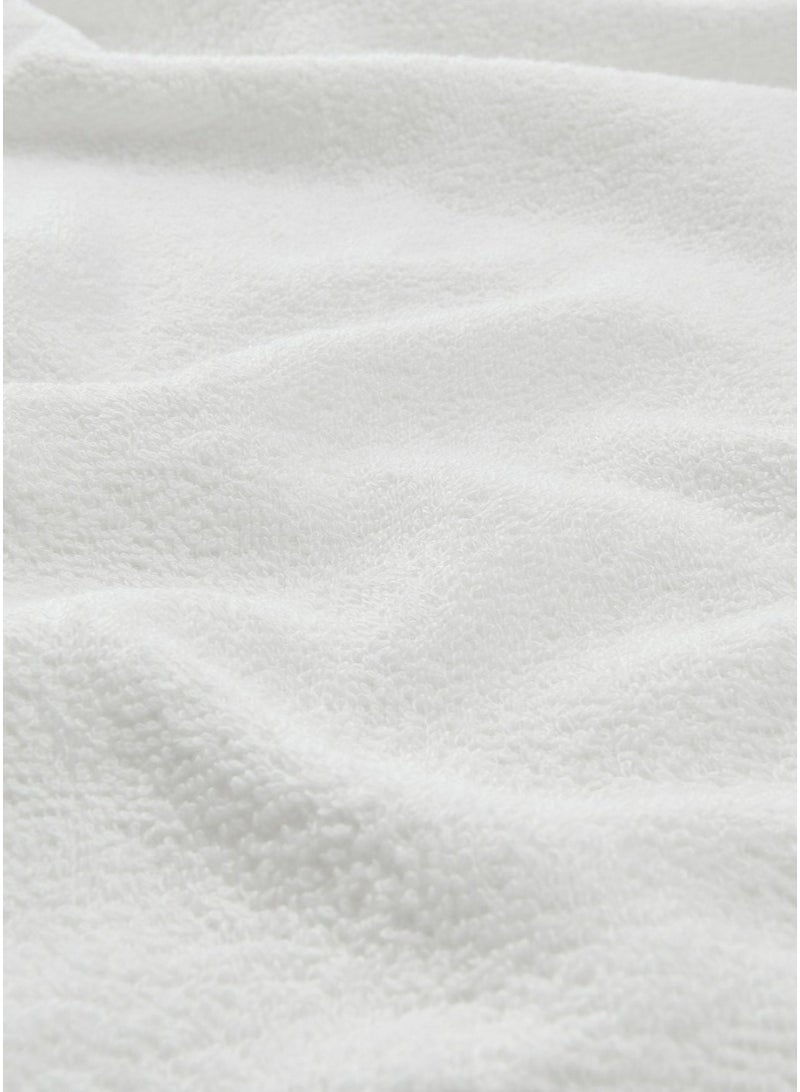 4 White Cotton Washcloth Set For Gym, Travel and Daily Use (25×25 cm)  - Image 3