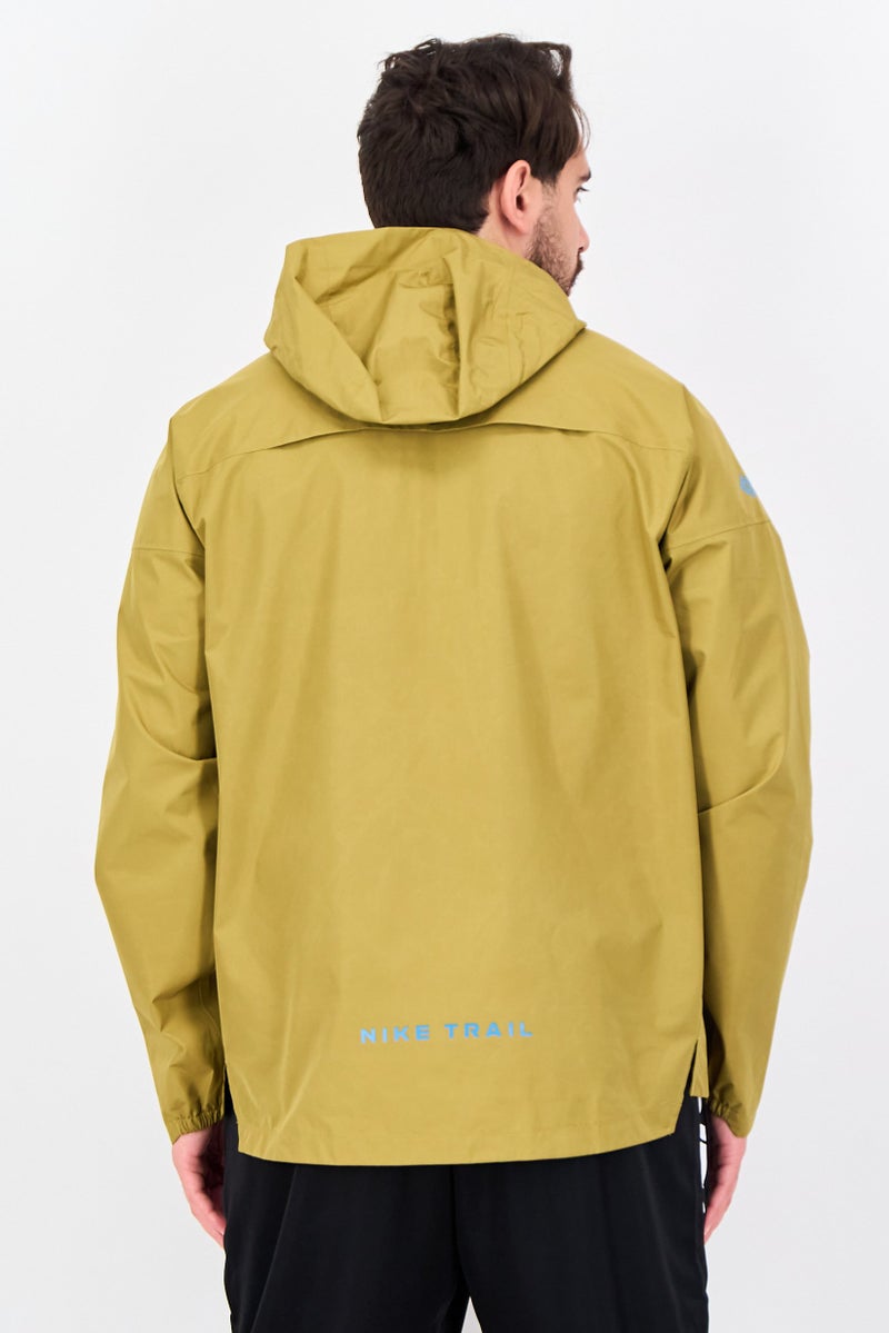 Nike جاكيت رياضي للرجال بأكمام طويلة مناسب للجري، زيتوني - Image 4