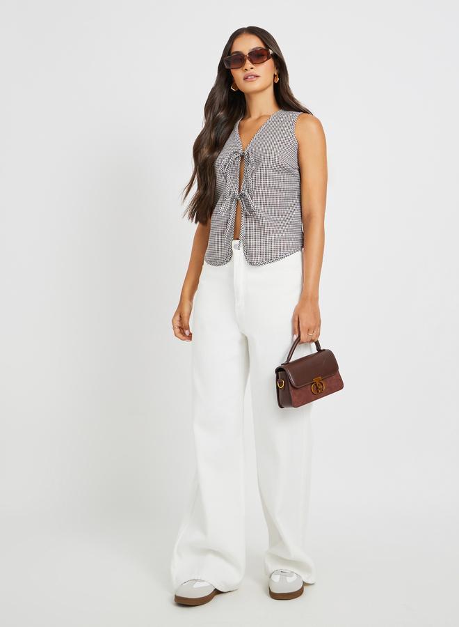 ستايلي بلوزة بلا أكمام بطبعات مربعات وربطة عنق - Image 2