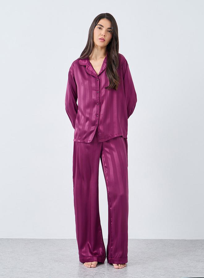 ستايلي طقم بيجامة وقميص مخطط ساتان جاكاردي مزين بحواف - Image 2