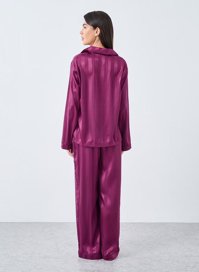 ستايلي طقم بيجامة وقميص مخطط ساتان جاكاردي مزين بحواف - Image 5