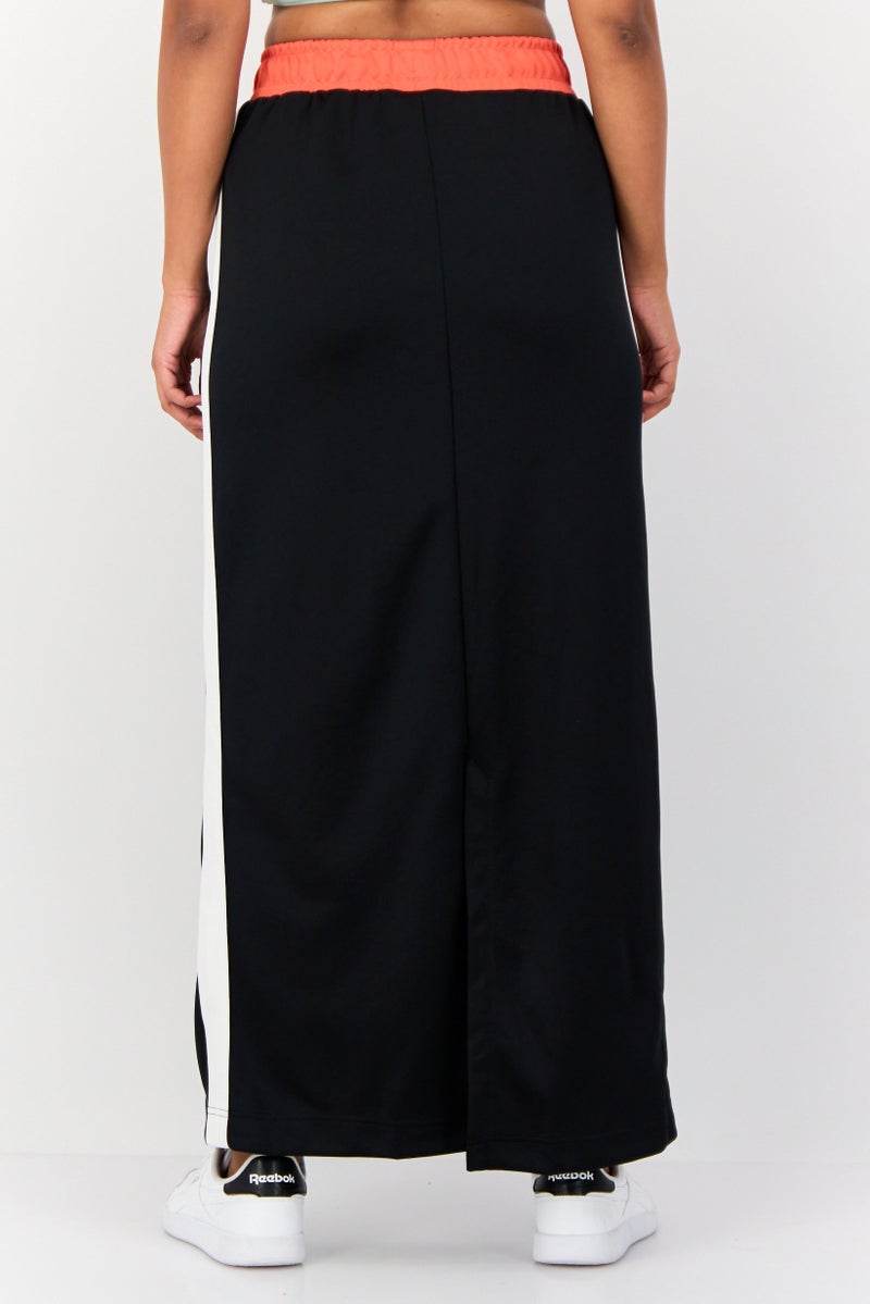 Nike Women Standard Fit Brand Logo Outdoor Skirt, Black  - Image 3